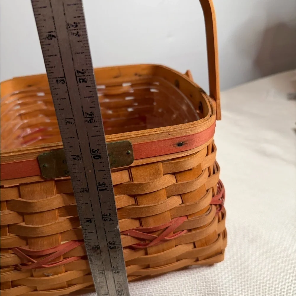 2000 Longaberger VINTAGE Hand-Woven Basket with PLASTIC insert and Floral Liner